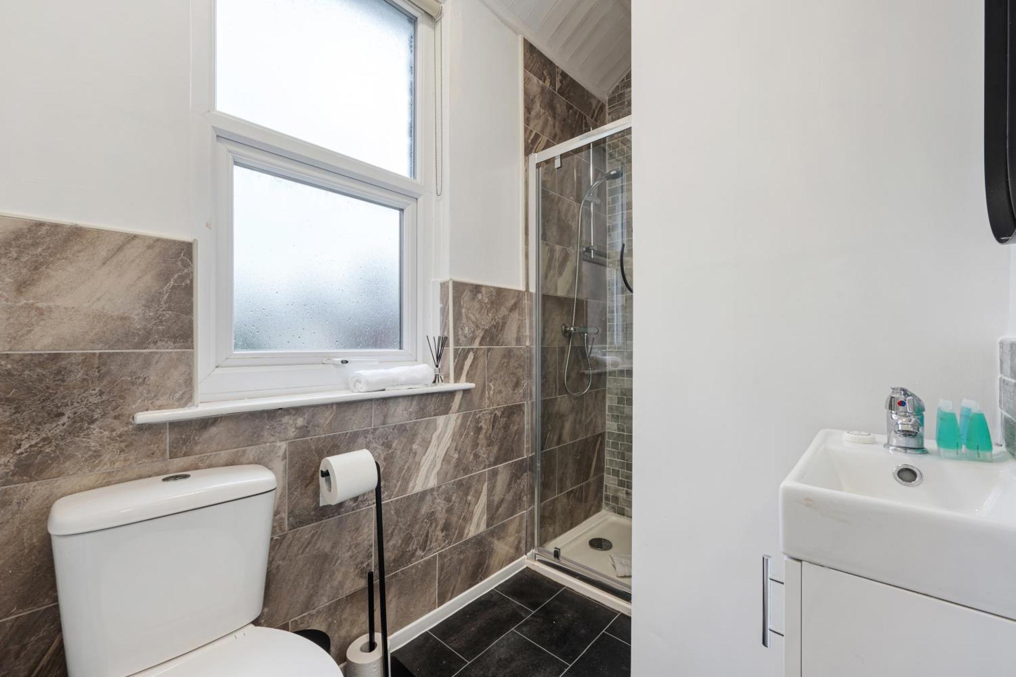 Anfield Cosy Stays - Air Host & Stay - Sleeps 14 Liverpool Buitenkant foto